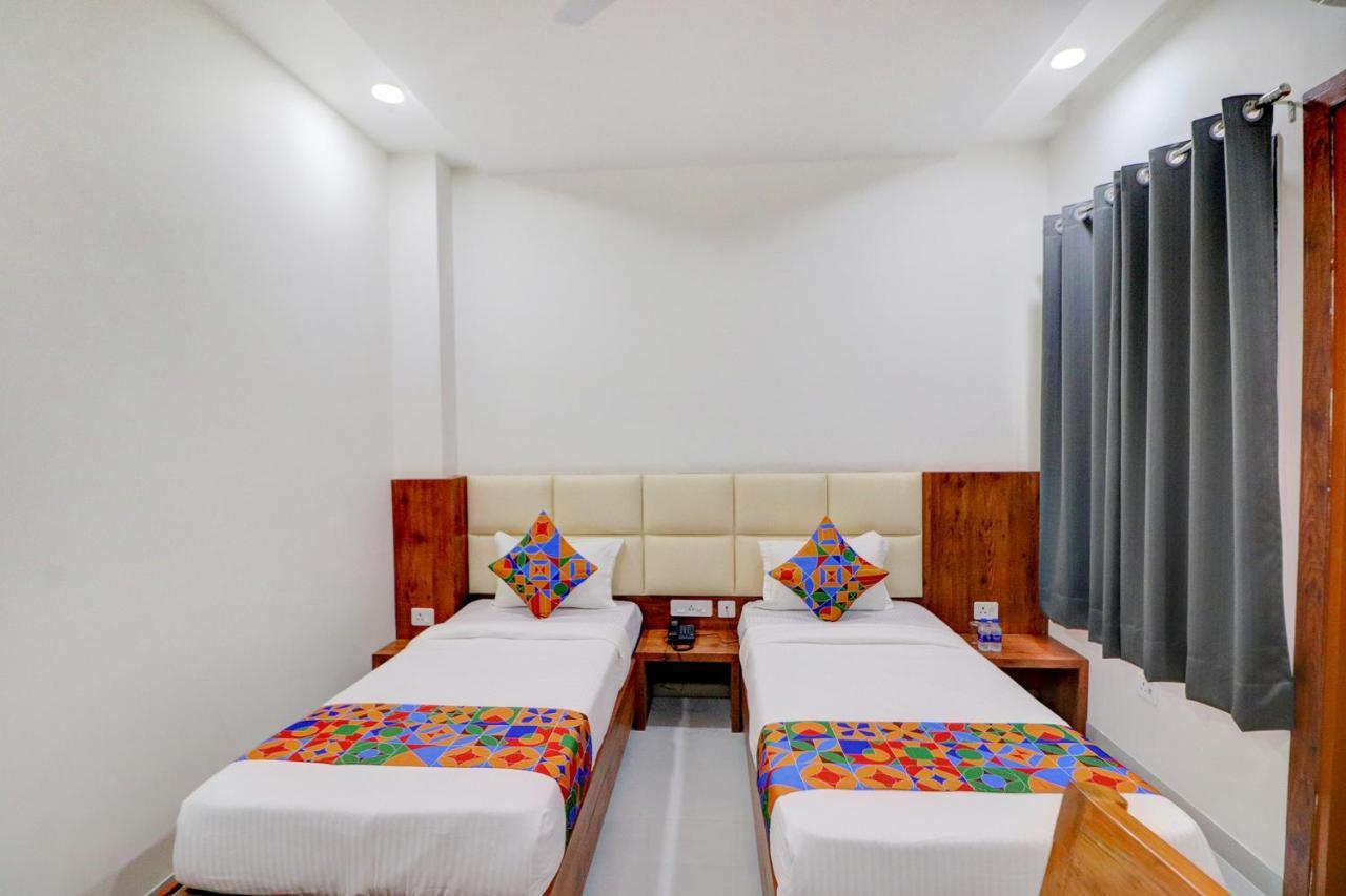 Fabexpress The Regalia Inn Lucknow Exteriör bild