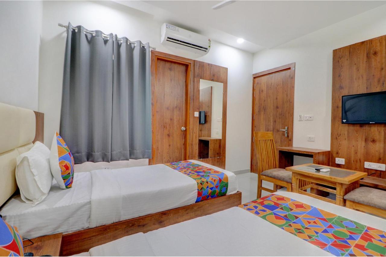 Fabexpress The Regalia Inn Lucknow Exteriör bild