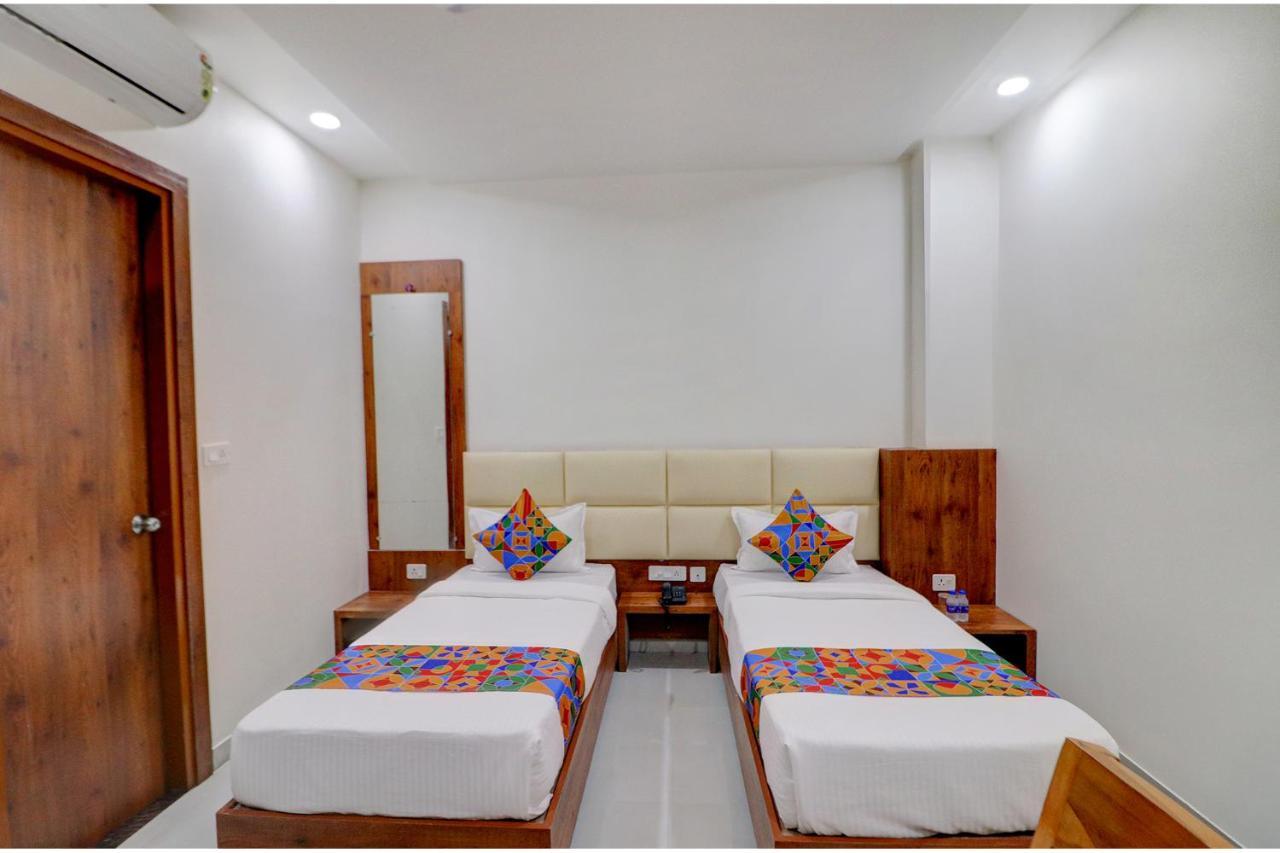 Fabexpress The Regalia Inn Lucknow Exteriör bild