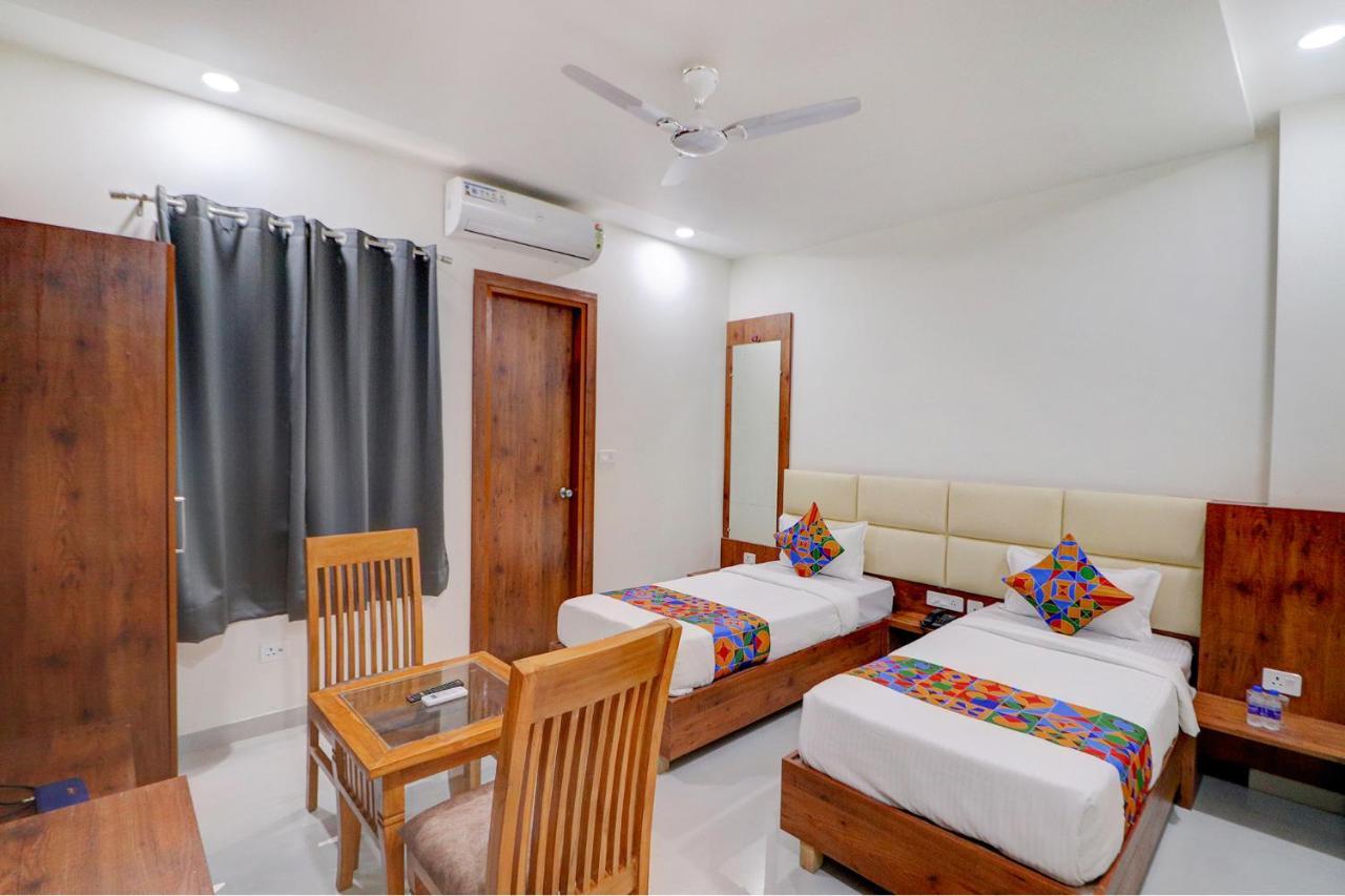 Fabexpress The Regalia Inn Lucknow Exteriör bild